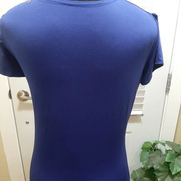 Tops - Picture 4 of 6